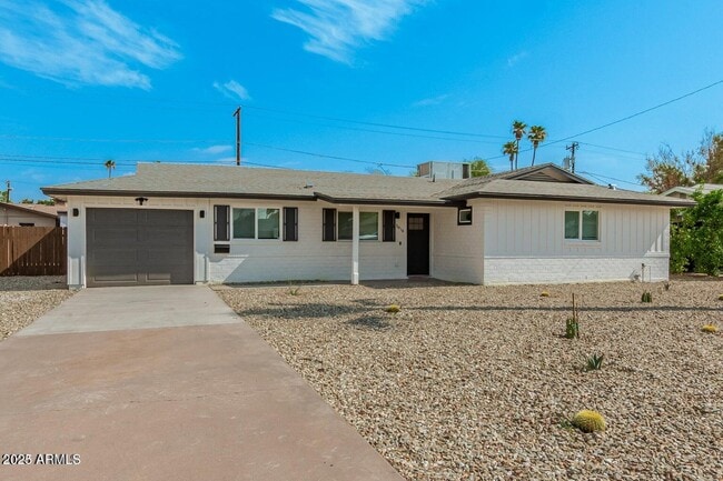 Building Photo - 3016 E Turney Ave