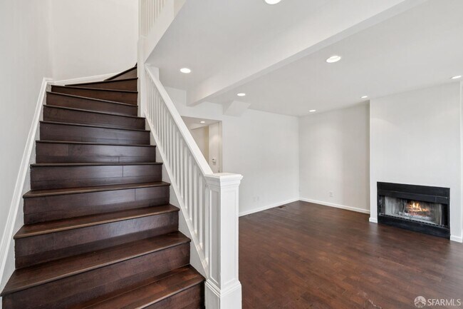 Building Photo - 971 Filbert St