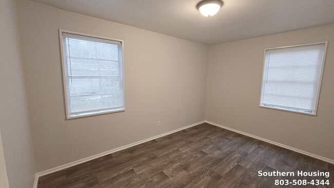 Building Photo - 775 Sommer St NE