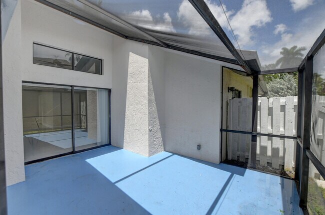 Building Photo - 20995 Country Creek Dr