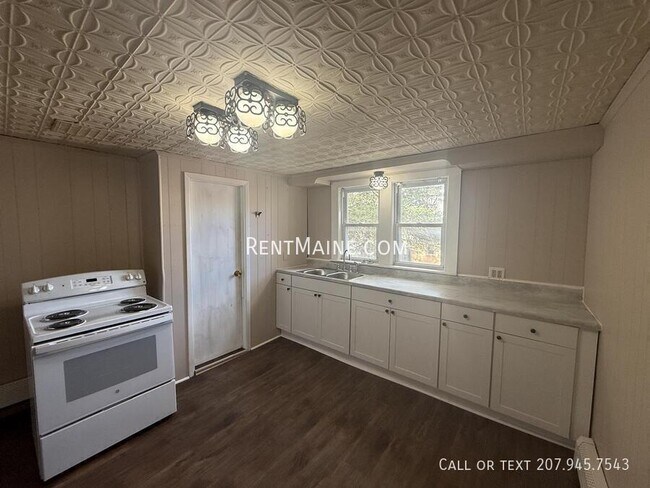 Building Photo - 468 Union St