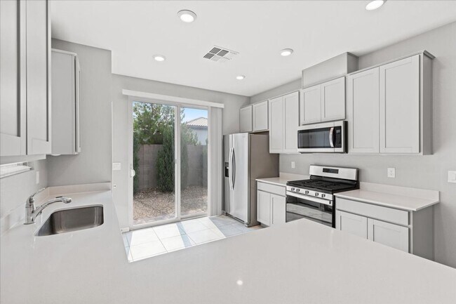 Building Photo - Beautiful Single-Story Home next to Summer...