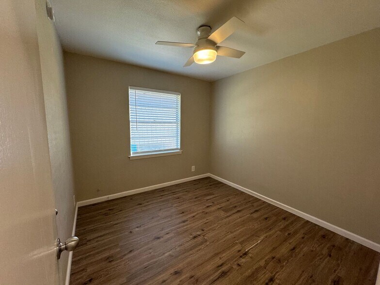 Building Photo - 2624 Woodlawn Dr