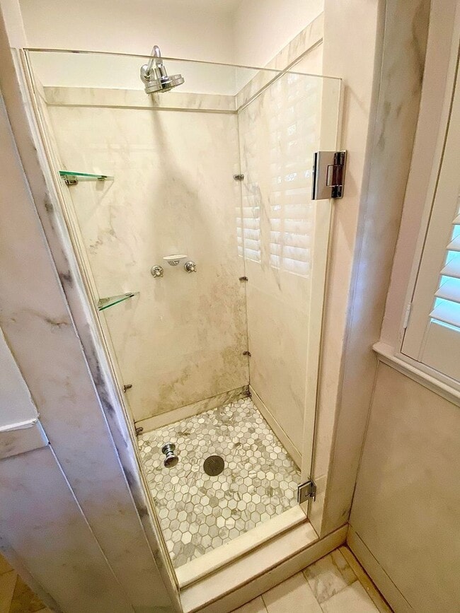 Building Photo - Stunning 4 Bed/3.5 Bath Historic Home - Be...