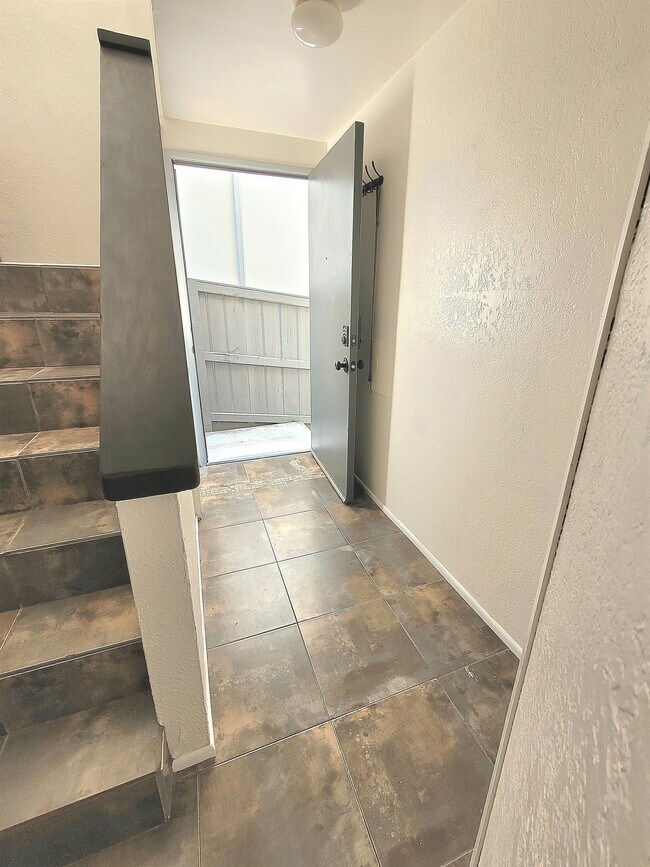 Entry - 3962 Haines St