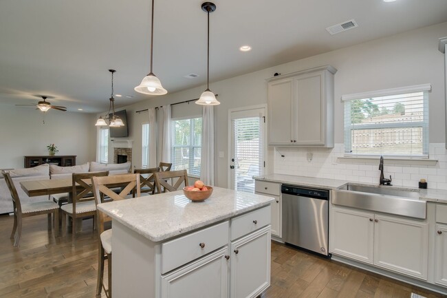 Building Photo - 147 Nesbit Dr