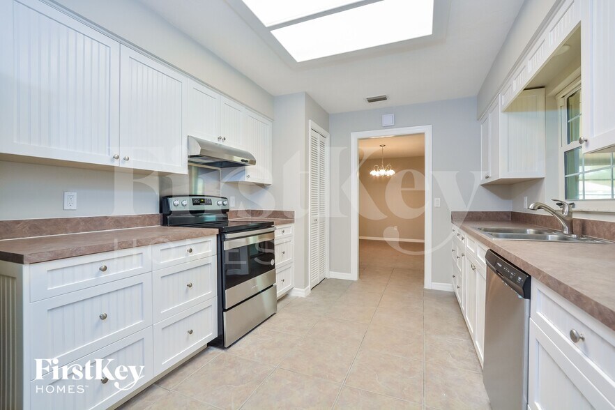 Building Photo - 971 Buttercup Terrace