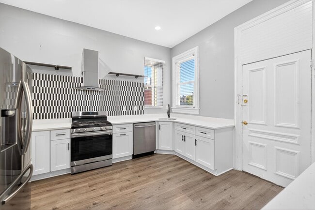 Building Photo - 517 Armandale St