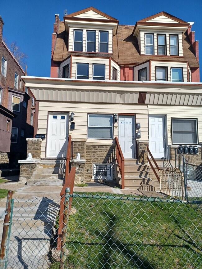 Building Photo - 5719 N Park Ave