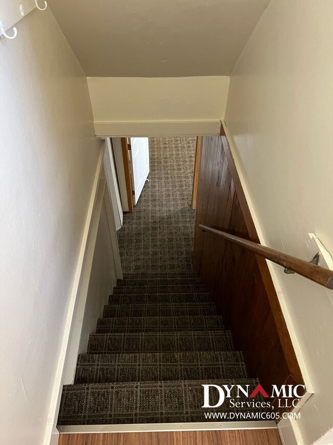 Building Photo - Updated 4+ Bedroom, 2 Bathroom House with Garage and Fenced Backyard