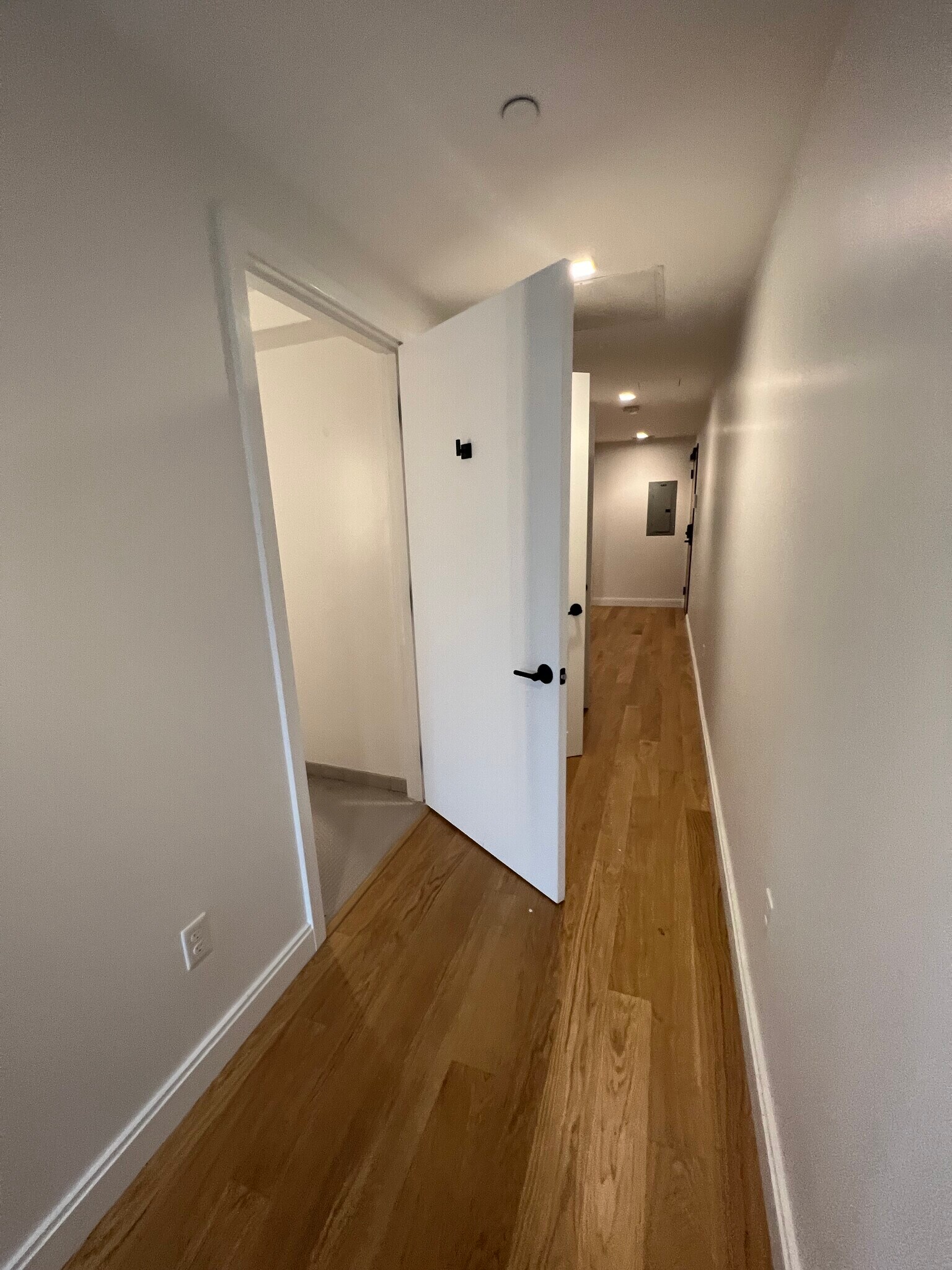 Building Photo - 83 Gardner St