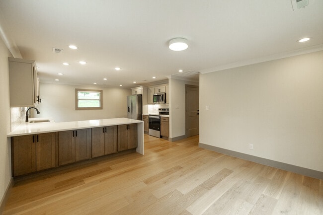 Building Photo - 331 Clover Hill Rd