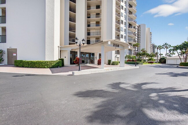 Building Photo - 3150 N Hwy A1A