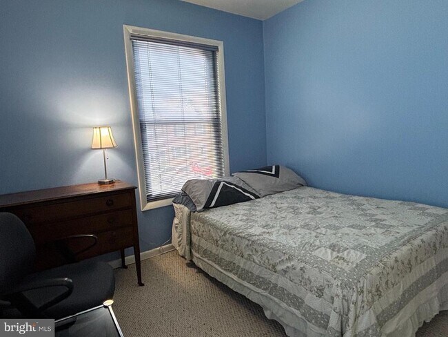 Building Photo - 2100 Mager Dr
