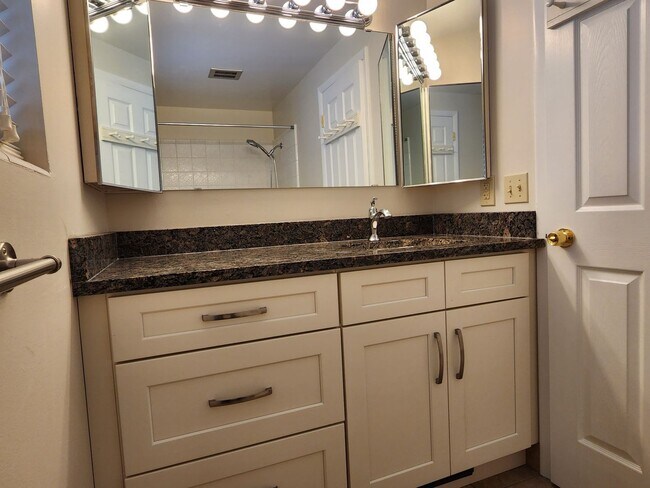 Building Photo - Great 4 Bd 2 Ba Home in Taylorsville