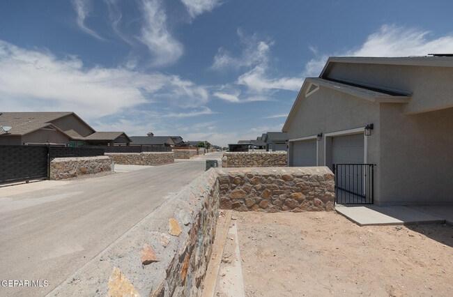 Building Photo - 2725 Mike Price Dr