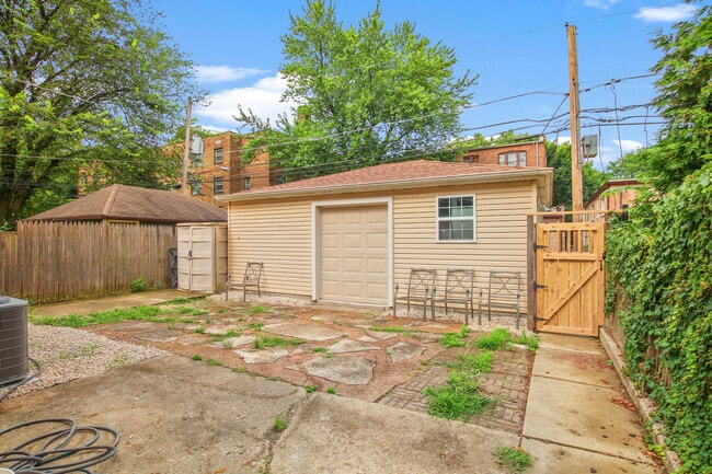 Building Photo - 236 Callan Ave