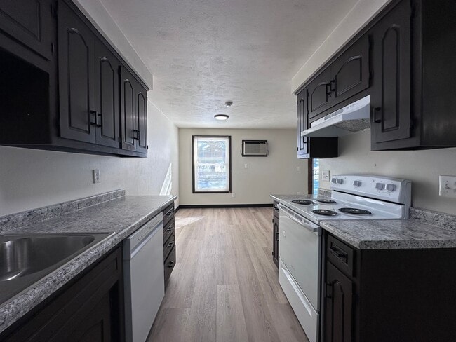 Building Photo - Noble Estates |||