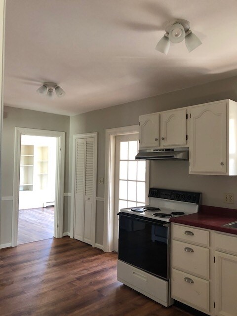 Building Photo - 322 Main St