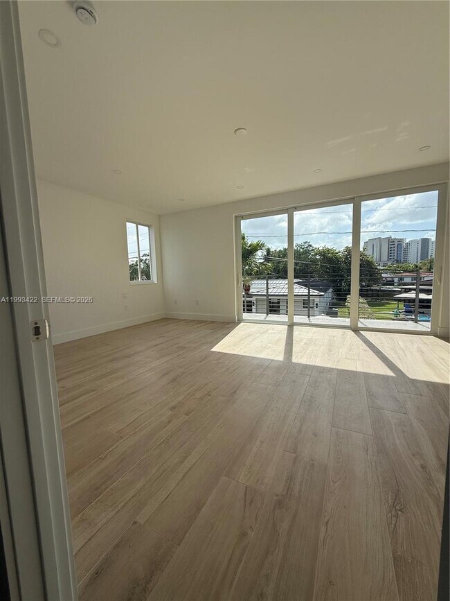 Building Photo - 1981 SW 33rd Ave