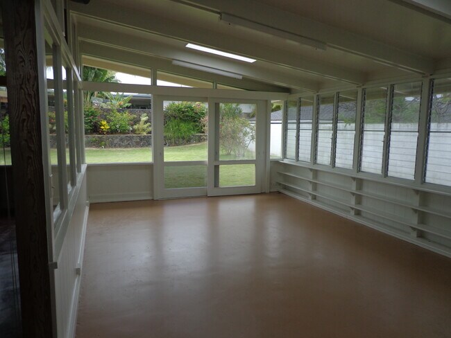 Building Photo - 420 N Kalaheo Ave