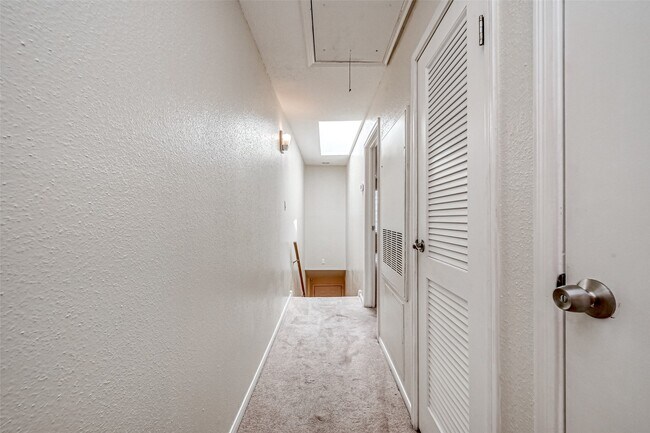 Building Photo - 9850 Pagewood Ln