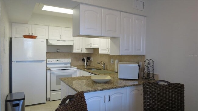 Building Photo - 7193 W Country Club Dr N