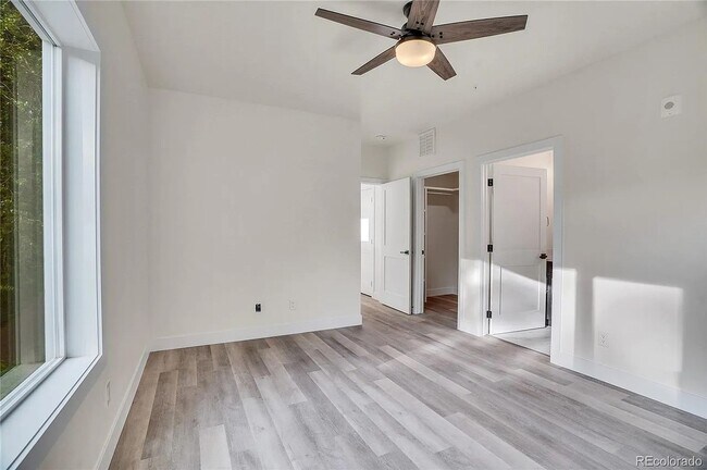 Building Photo - Luxury 2Bd/2Ba Corner Condo in Louisville