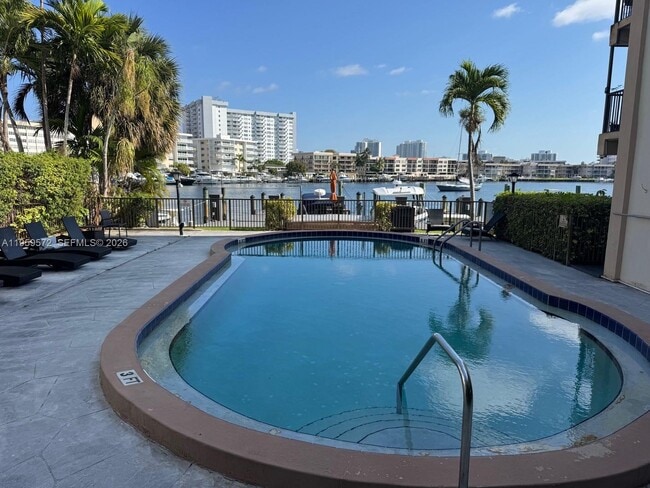 Building Photo - 2420 Diana Dr