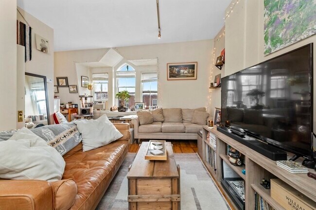 Building Photo - 73 Main St