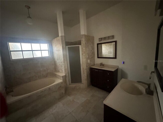 Building Photo - 1002 Shawnda Ln