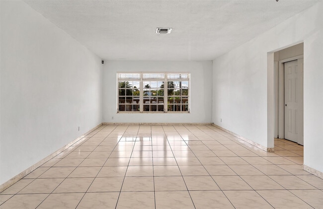 Building Photo - 1049 NW 30th Ct