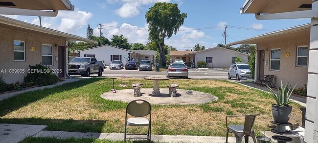 Building Photo - 230 NE 40th St