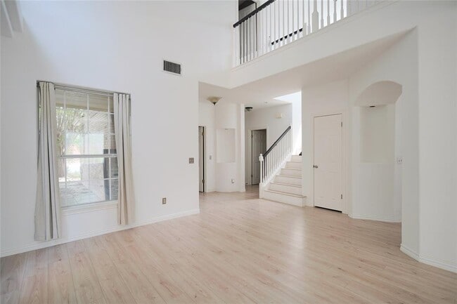 Building Photo - 9625 Copper Creek Dr