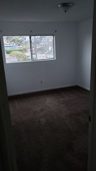 Building Photo - 637 W 32nd St