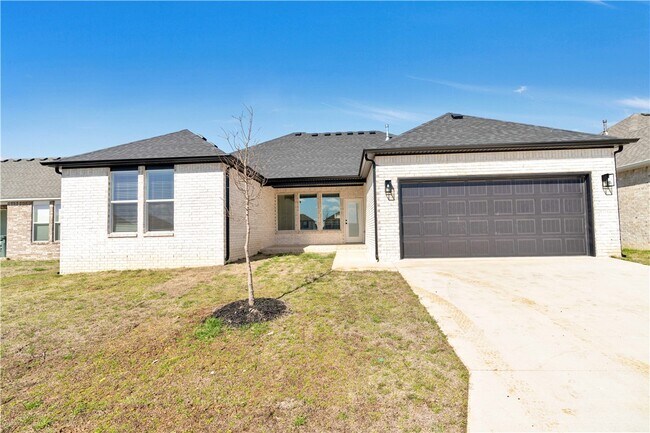 Building Photo - 4805 W Sturgeon St