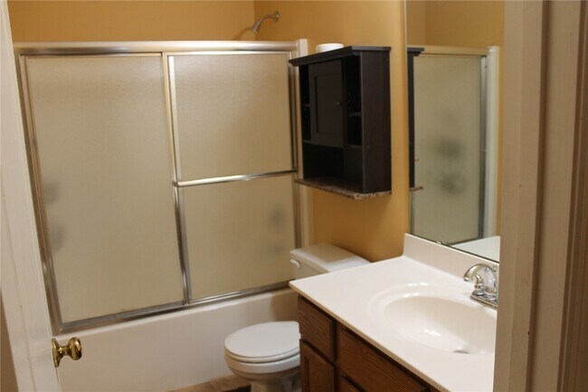 Building Photo - 5 Bluefield Ct