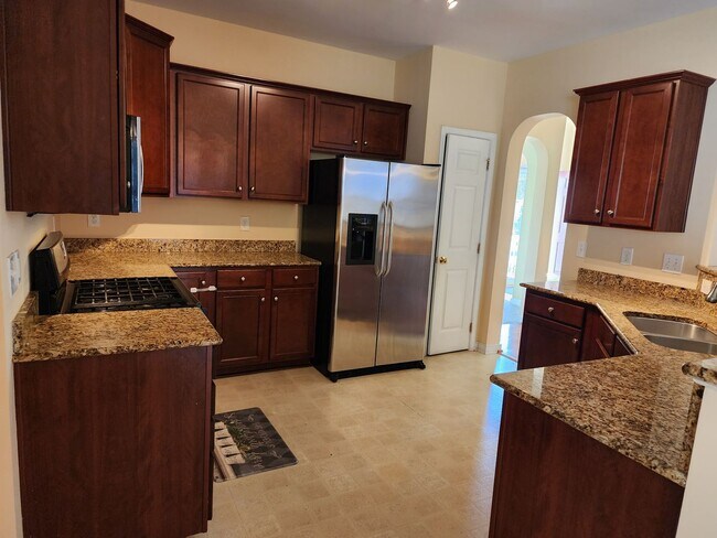 Building Photo - Beautiful 5 Bedroom Home in Watermill Subdivision!