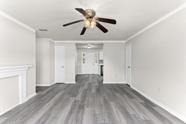 Building Photo - 121 Mark Twain Cir