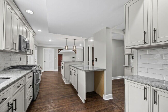 Building Photo - 815 Sudbury Rd NE