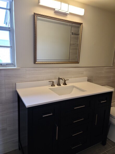 Building Photo - 47 Garden View Ter