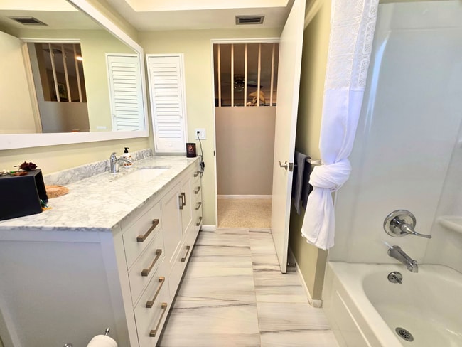 Building Photo - Charming 2 Bed/ 2 Bath Home w/ Garage in Sarasota