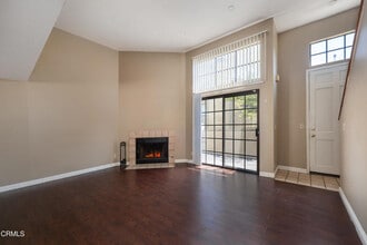 Building Photo - 64 N Oak Ave
