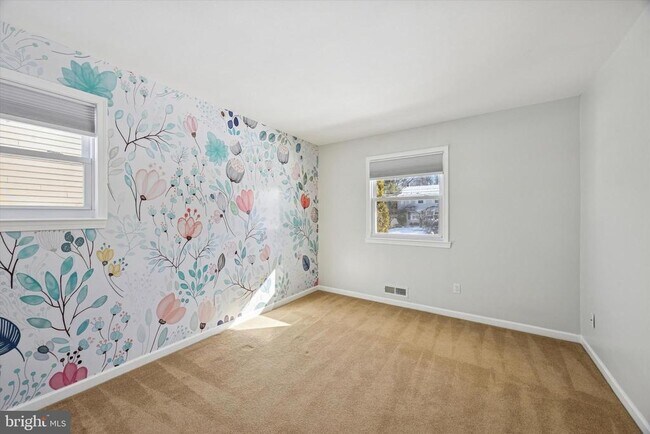 Building Photo - 318 Brentwood Ave