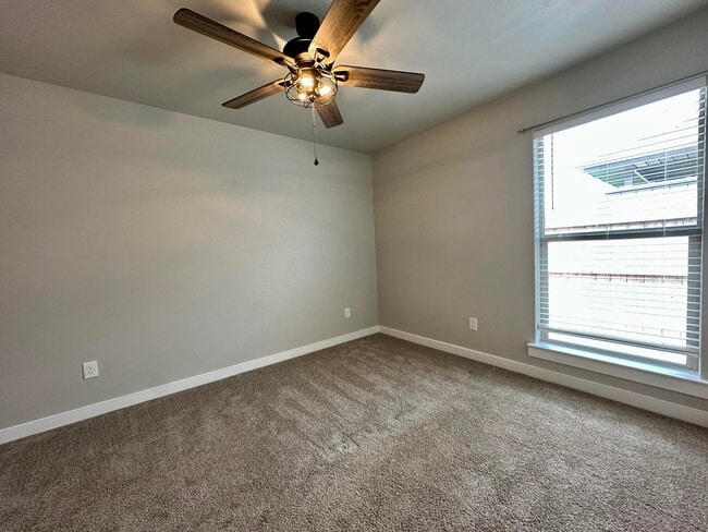 Building Photo - 2933 Abbeville Ave