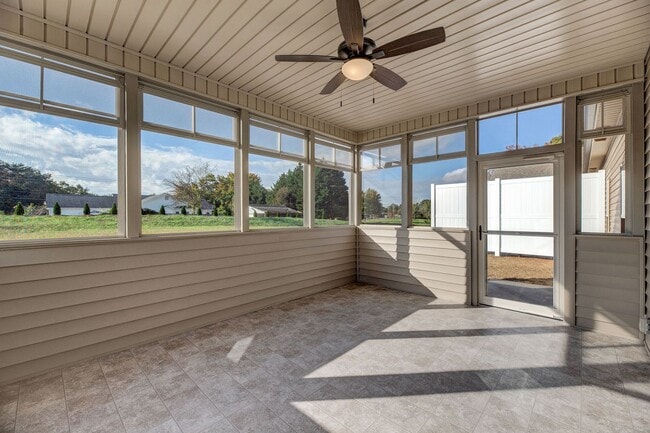 Building Photo - Large Beautiful Townhome in Summerfield NC