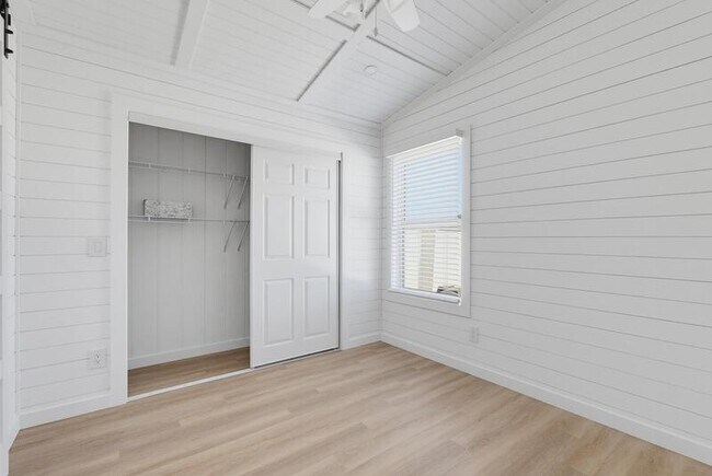 Building Photo - 204 Marlin St