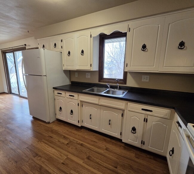 Building Photo - 1140-1142 W Weiland Ln