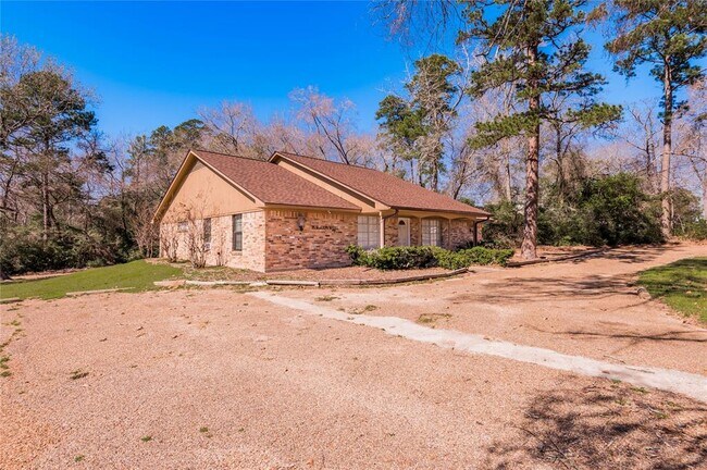 Building Photo - 2800 Lake Rd