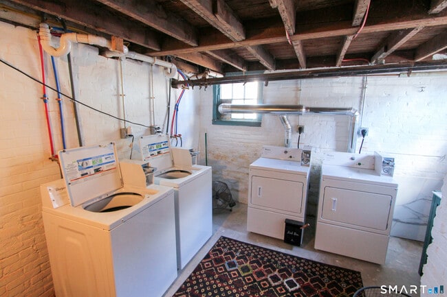 Building Photo - 883 Worthington Ridge